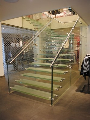 四川直雙梁玻璃樓梯安裝